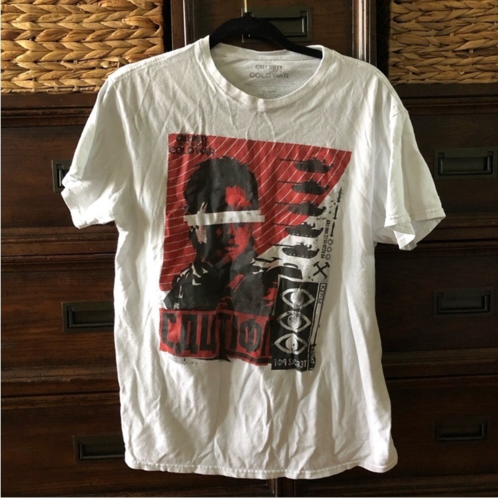 Call of Duty: Black Ops:  Cold War white short sleeve graphic tee in size M